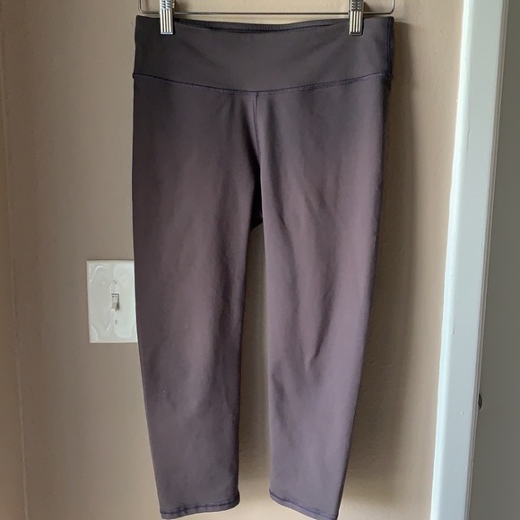 FABLETICS Athletic Gray Crop Leggings - Picture 3 of 5